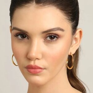 ✨️ Gold Twirl Hoop Chic Everyday Earrings NWT